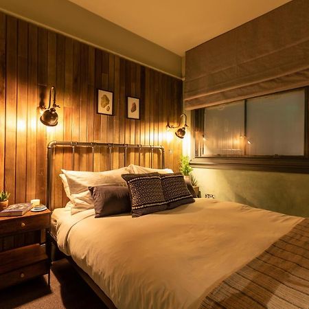 The Wolfpack Inn London Exterior photo