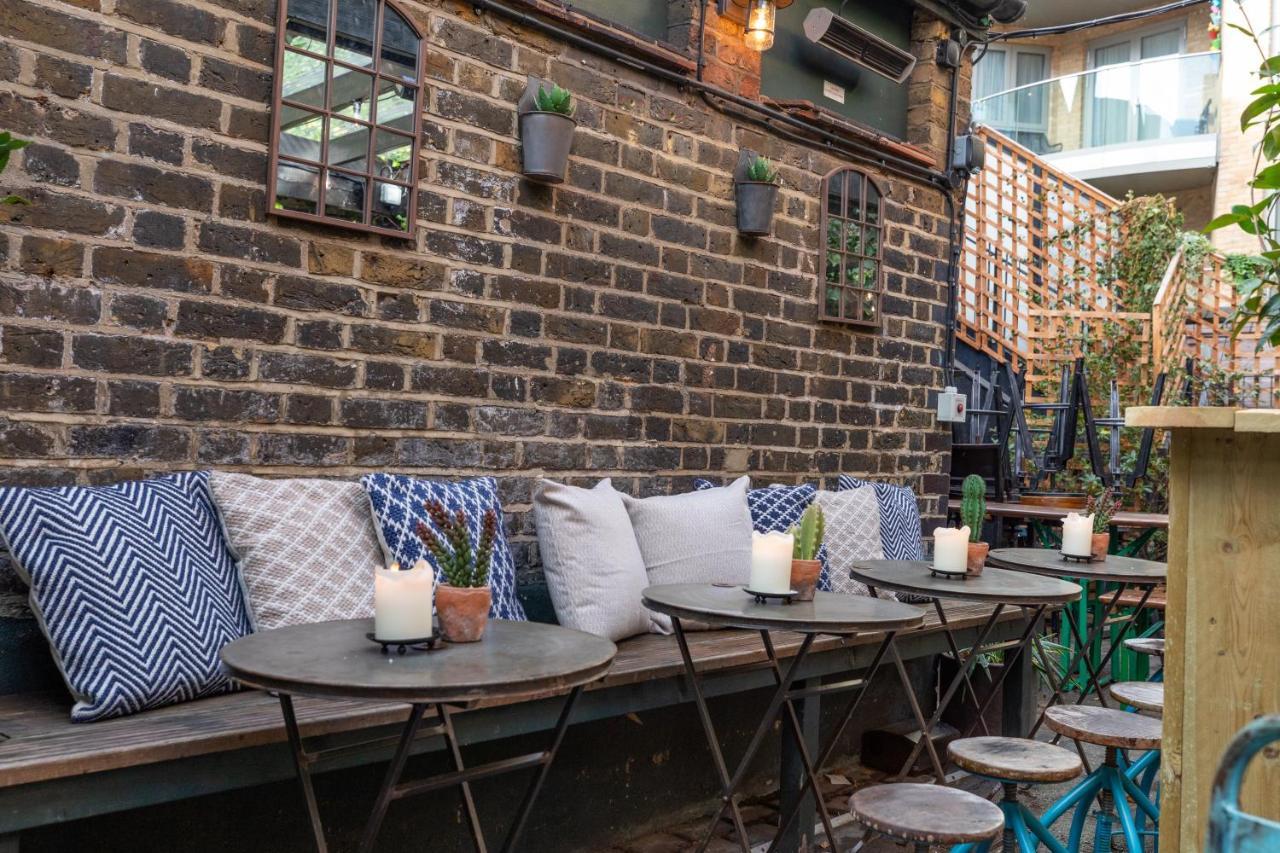 The Wolfpack Inn London Exterior photo