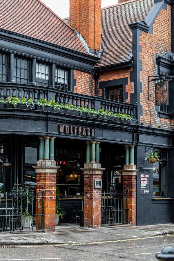 The Wolfpack Inn London Exterior photo